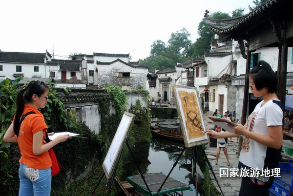 　　9月13日，座落在婺源縣秋口鎮(zhèn)李坑村“小橋、流水、人家”創(chuàng)作寫生基地的李坑章文灑店農(nóng)家樂。