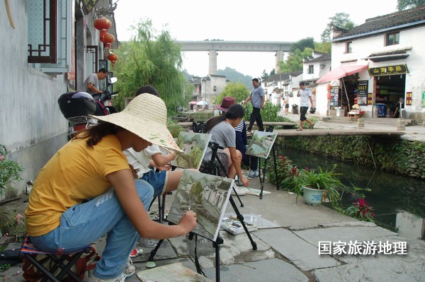 　　9月13日，座落在婺源縣秋口鎮(zhèn)李坑村“小橋、流水、人家”創(chuàng)作寫生基地的李坑章文灑店農(nóng)家樂。