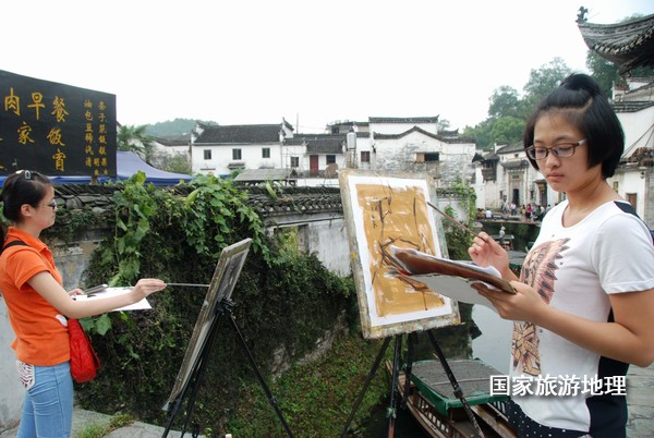 　　9月13日，座落在婺源縣秋口鎮(zhèn)李坑村“小橋、流水、人家”創(chuàng)作寫生基地的李坑章文灑店農(nóng)家樂。